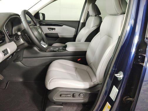 2025 Honda Pilot Touring 8-Passenger