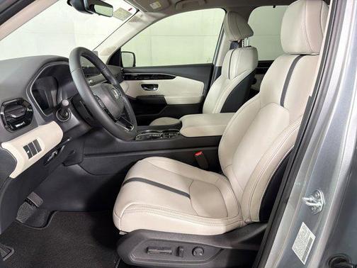 Solar Silver Metallic 2026 Honda Pilot EX-L