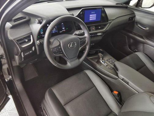 2025 Lexus UX 300h Premium