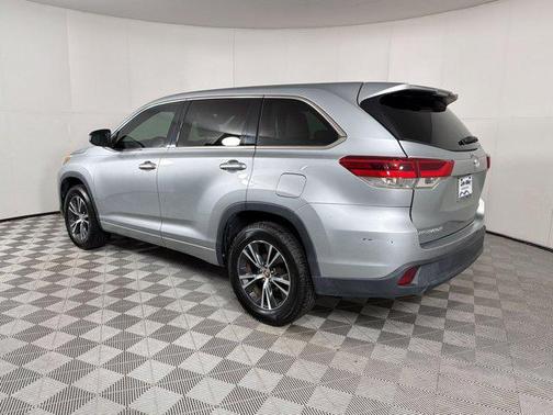 Celestial Silver Metallic 2017 Toyota Highlander LE I4