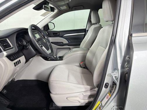 Celestial Silver Metallic 2017 Toyota Highlander LE I4