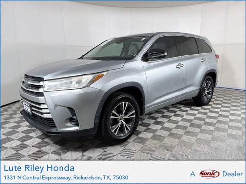 Celestial Silver Metallic 2017 Toyota Highlander LE I4