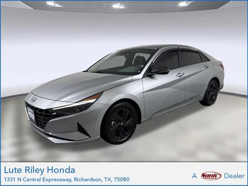 Shimmering Silver Pearl 2022 Hyundai ELANTRA SEL