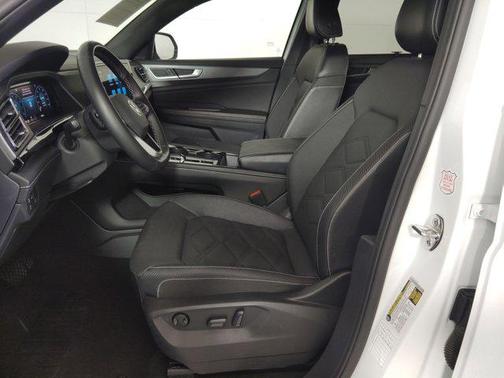 2024 Volkswagen Atlas Cross Sport 2.0T SE w/Technology 4MOTION