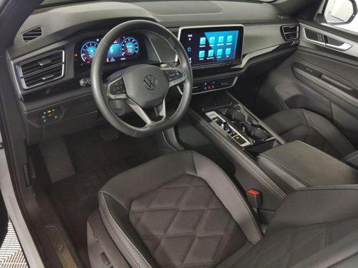2024 Volkswagen Atlas Cross Sport 2.0T SE w/Technology 4MOTION