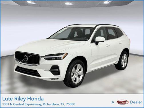 2022 Volvo XC60 B5 Momentum