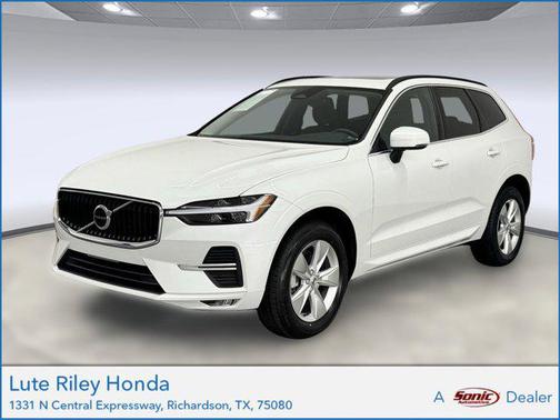 2022 Volvo XC60 B5 Momentum