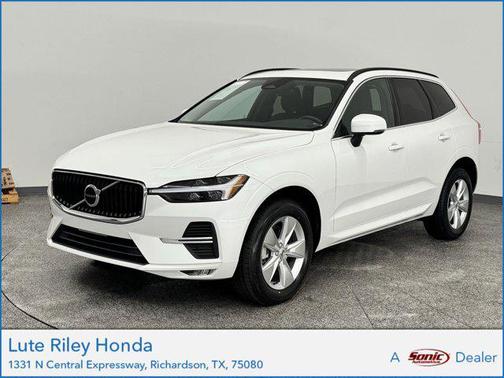 2022 Volvo XC60 B5 Momentum