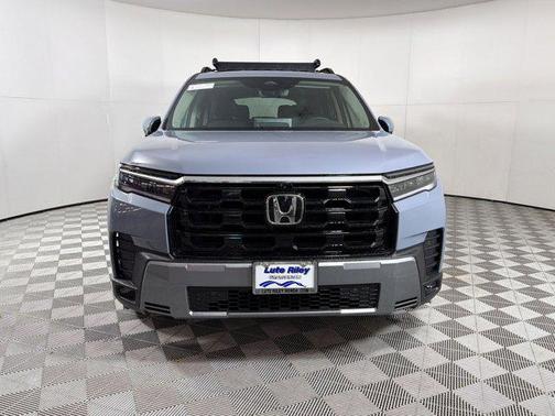 Sonic Gray Pearl 2026 Honda Pilot Touring 8-Passenger