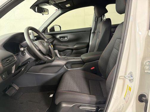 Frostline White Pearl 2026 Honda HR-V 2WD Sport