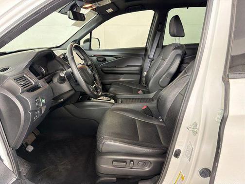 Platinum White Pearl 2023 Honda Passport AWD Elite