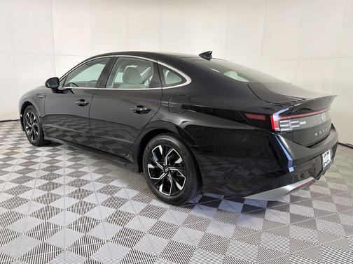 Abyss Black 2025 Hyundai SONATA SEL
