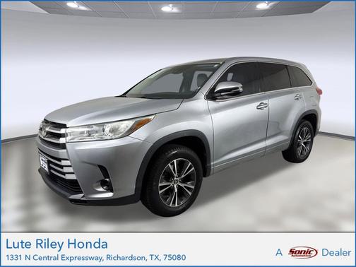 Celestial Silver Metallic 2017 Toyota Highlander LE