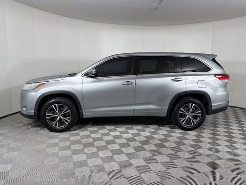 Celestial Silver Metallic 2017 Toyota Highlander LE