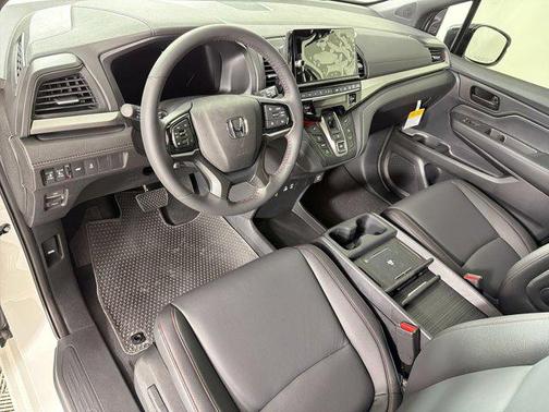 Platinum White Pearl 2026 Honda Odyssey Sport-L