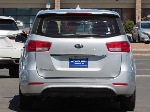 2016 Kia Sedona L