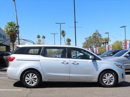 2016 Kia Sedona L