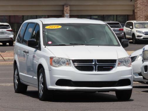 White Knuckle Clearcoat 2019 Dodge Grand Caravan SE
