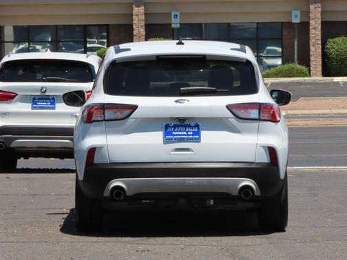 Oxford White 2020 Ford Escape SE