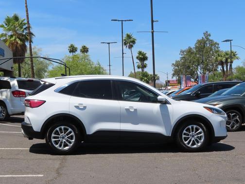 Oxford White 2020 Ford Escape SE