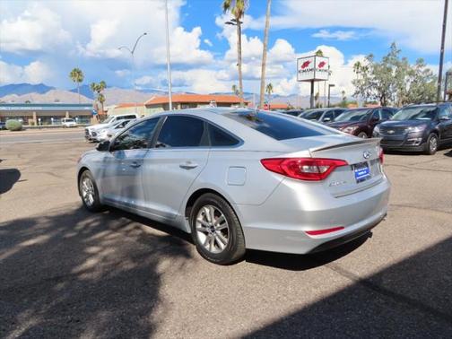 2017 Hyundai SONATA SE