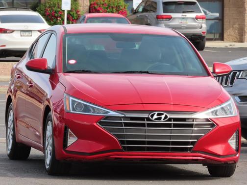 2019 Hyundai ELANTRA SE