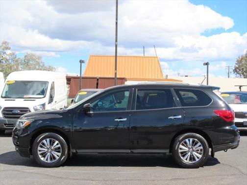 2018 Nissan Pathfinder SV