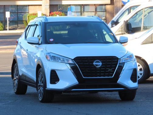2022 Nissan Kicks SV