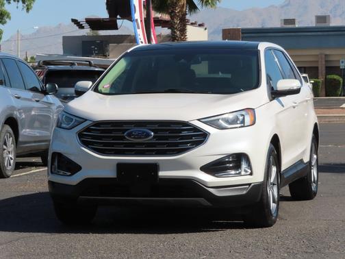 White 2019 Ford Edge SEL