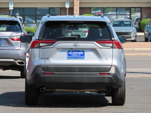 2021 Toyota RAV4 LE