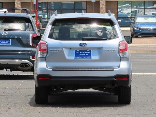 Ice Silver Metallic 2017 Subaru Forester 2.5i Limited