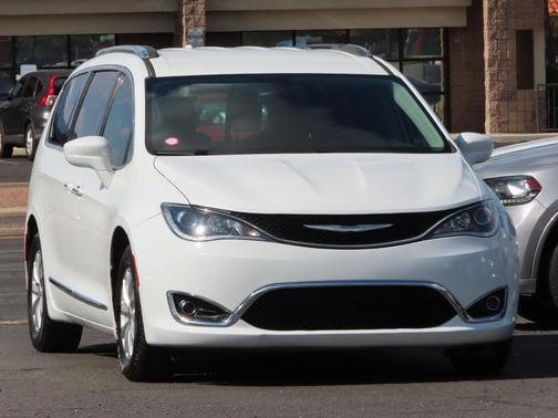 2018 Chrysler Pacifica Touring-L