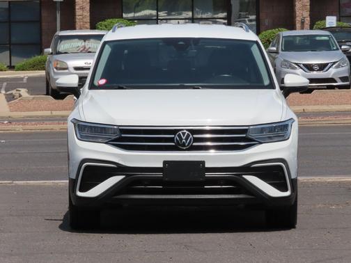 White 2022 Volkswagen Tiguan 2.0T SE