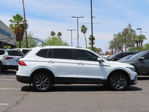 White 2022 Volkswagen Tiguan 2.0T SE