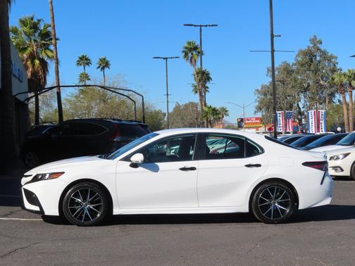 2022 Toyota Camry SE