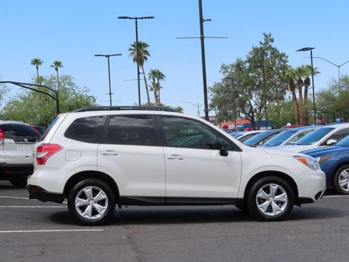 2015 Subaru Forester 2.5i