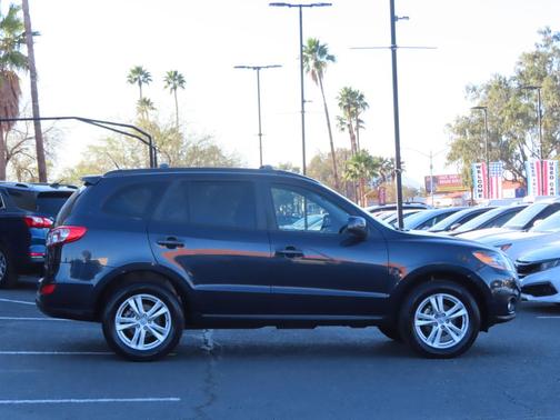 2011 Hyundai SANTA FE SE