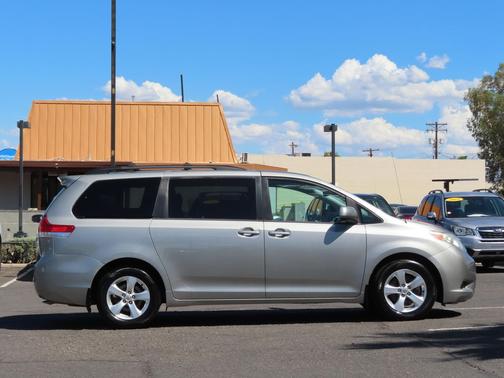 2013 Toyota Sienna LE