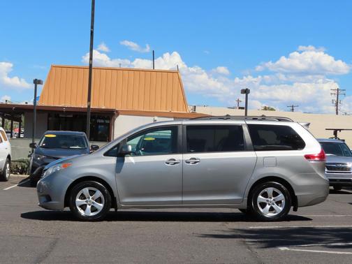 2013 Toyota Sienna LE