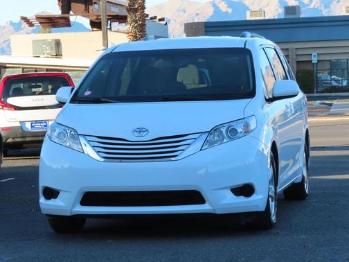 2015 Toyota Sienna LE
