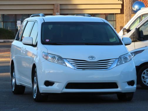 2015 Toyota Sienna LE