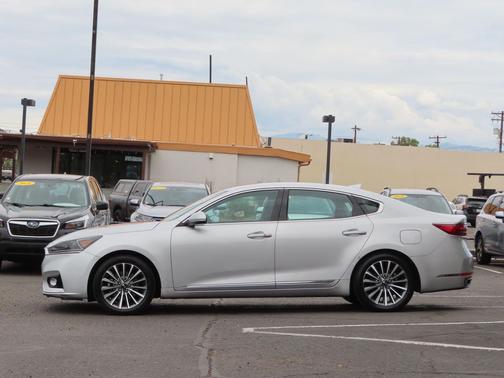 2017 Kia Cadenza Premium