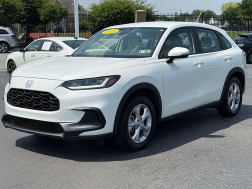 Platinum White Pearl 2023 Honda HR-V LX