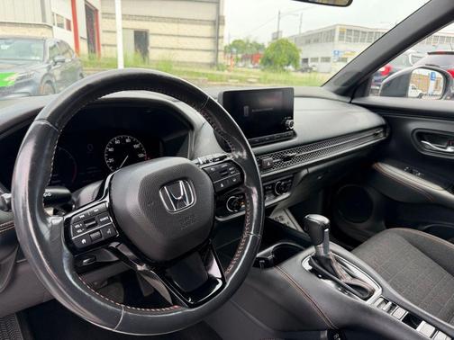 Urban Gray Pearl 2023 Honda HR-V AWD Sport