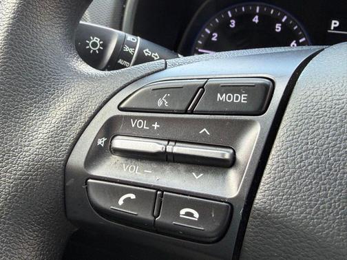 Ultra Black 2021 Hyundai KONA SE