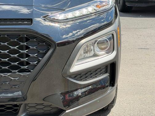 Ultra Black 2021 Hyundai KONA SE
