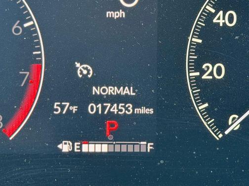 Platinum White Pearl 2023 Honda HR-V LX