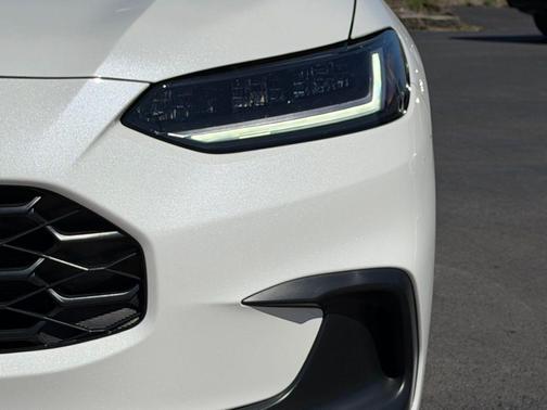 Platinum White Pearl 2023 Honda HR-V LX