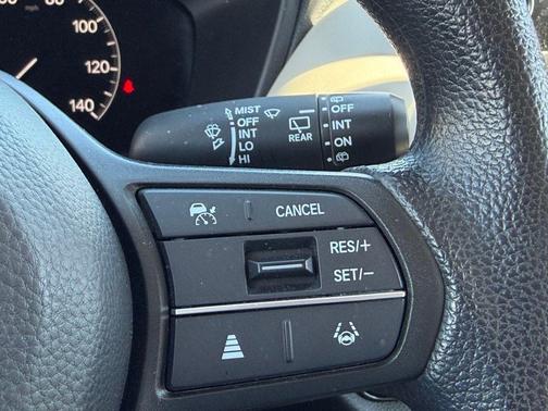 Platinum White Pearl 2023 Honda HR-V LX