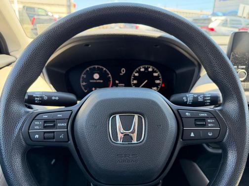 Platinum White Pearl 2023 Honda HR-V LX